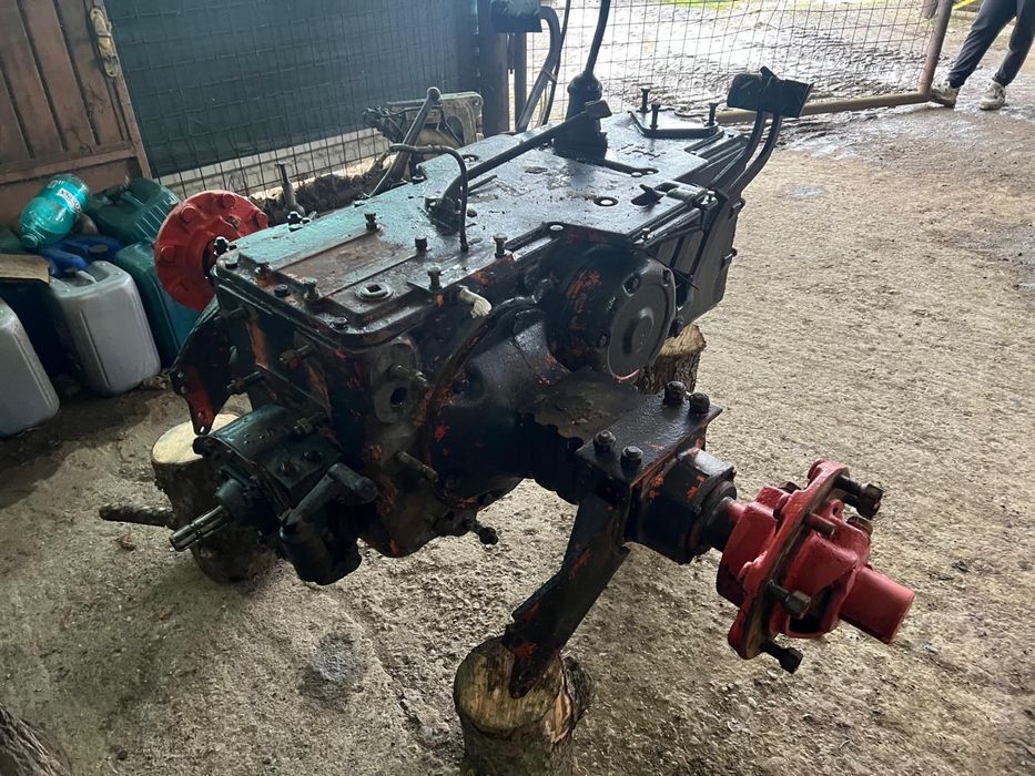 Vand transmisie tractor U650 in stare foarte buna de functionare