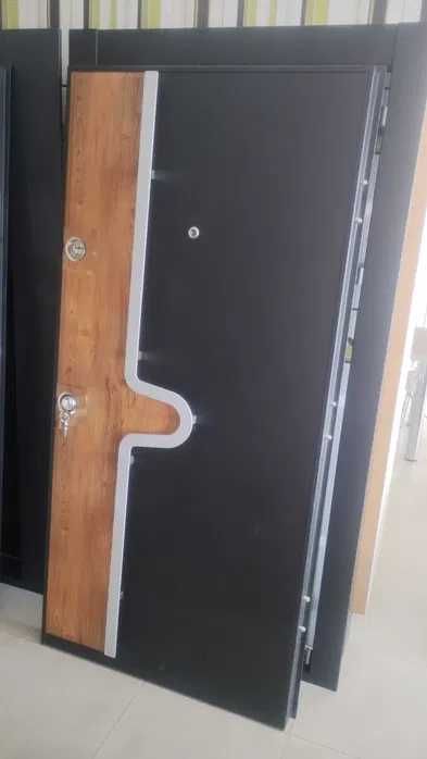 Блиндирани врати от 599 лева. НОВИ и налични.