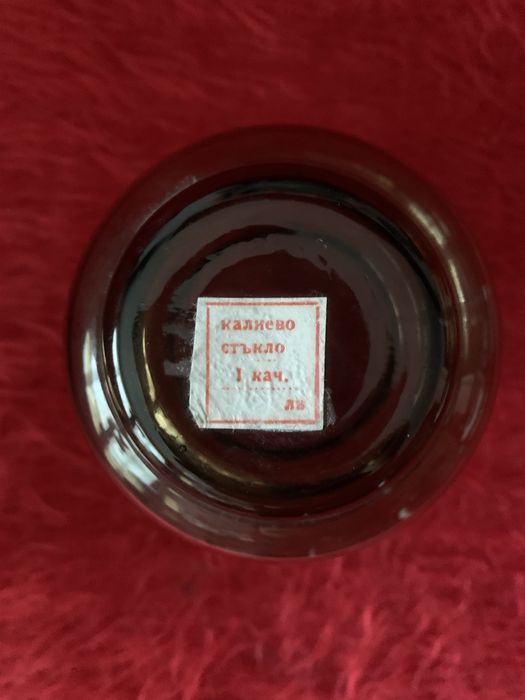 Стъклени и антична порцеланова ваза