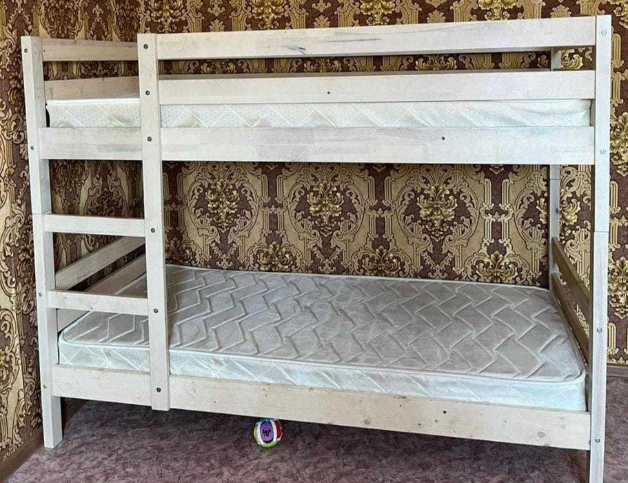 Кровать двухъярусная.