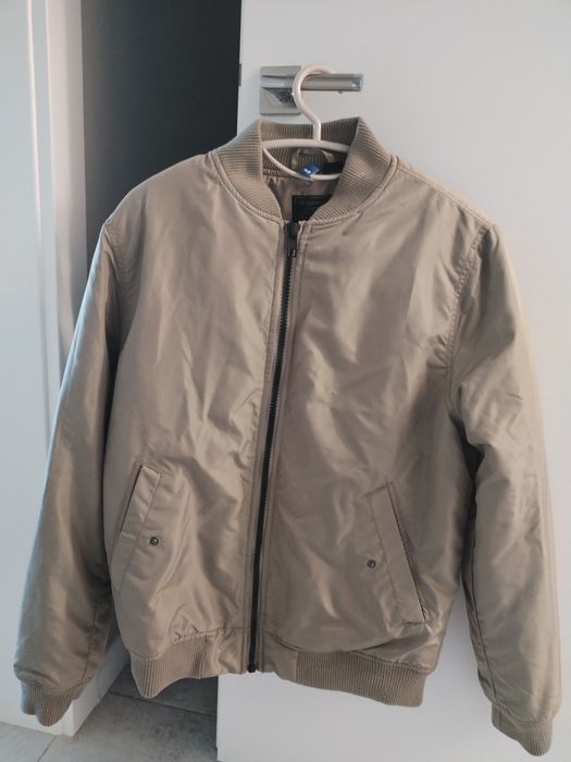 Vând geacă H&M bej