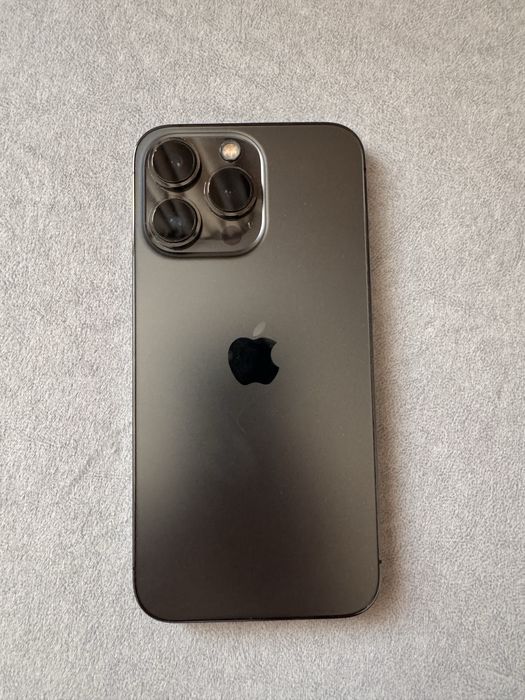Iphone 13 pro (мокрый асфальт)
