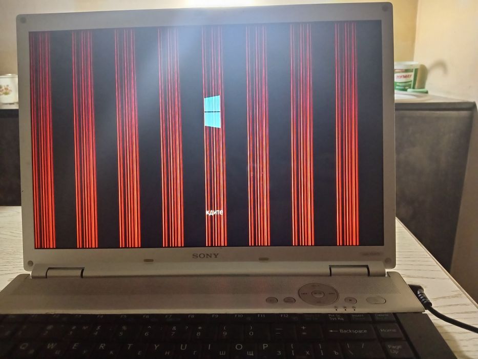 Ноутбук Sony хорошим состояние.