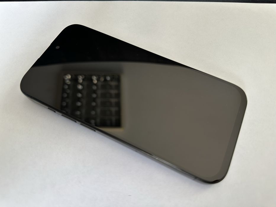iPhone 15 Pro Black Titanium - заключен с iCloud.