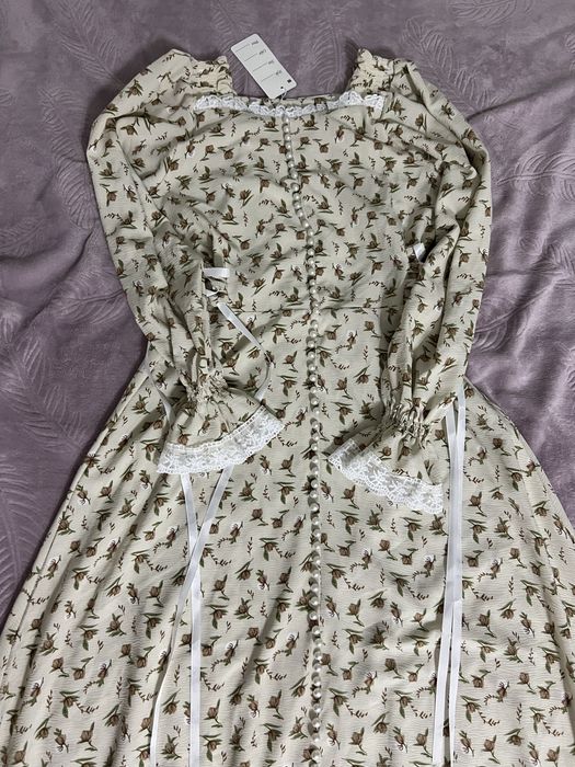 Длинное платье с длинными рукавами