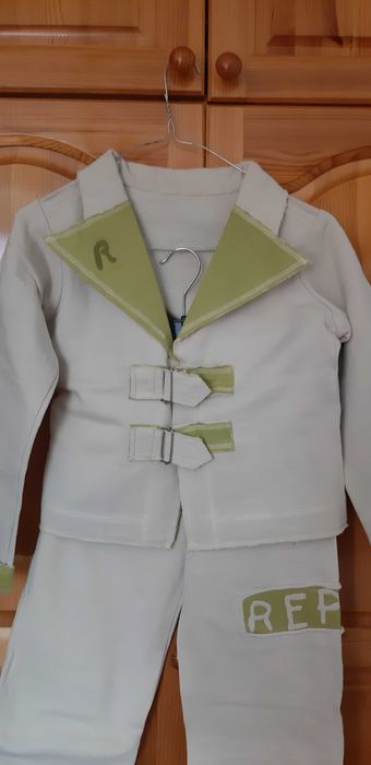 Спортно-елегантен Комплект-Сако и Панталон с Апликации! НОВ !