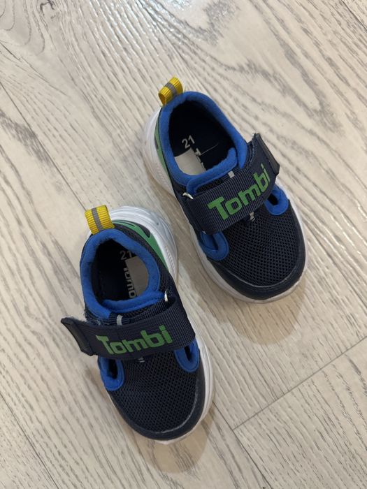 Кроссовки на весну и лето