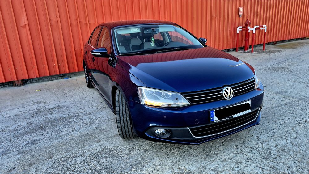 VOLKSWAGEN Jetta 2012 — imagine 3