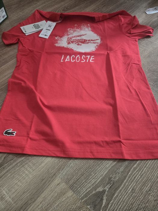 Нова червена тениска Lacoste размер М