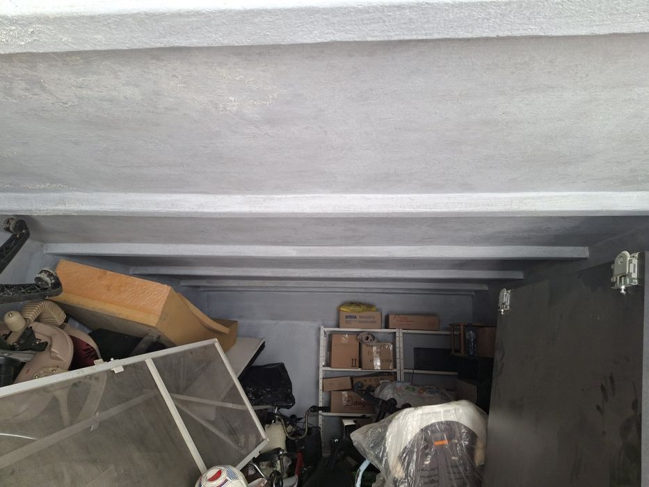 Продавам бетонен гараж