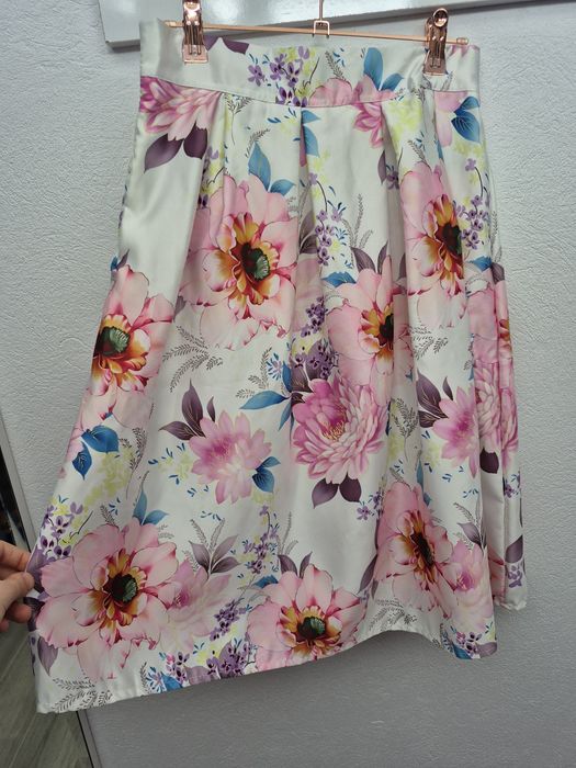 Fusta florala roz