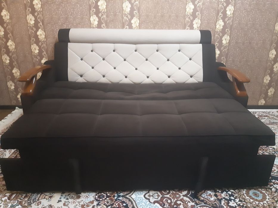 Диван иккита креслоси билан