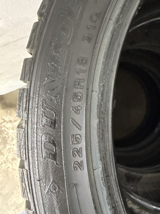 225/45/18 комплект шины Dunlop