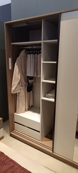 Гардероб с плъзгащи врати ENZA HOME