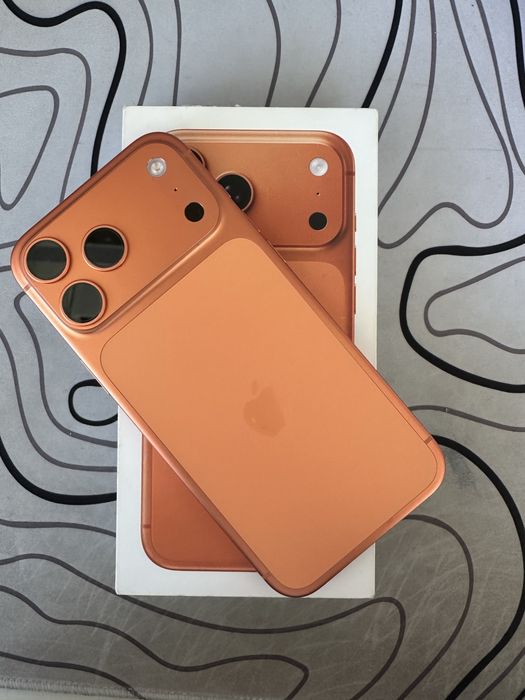 Продам IPhone 17 pro max в илеальном состоянии