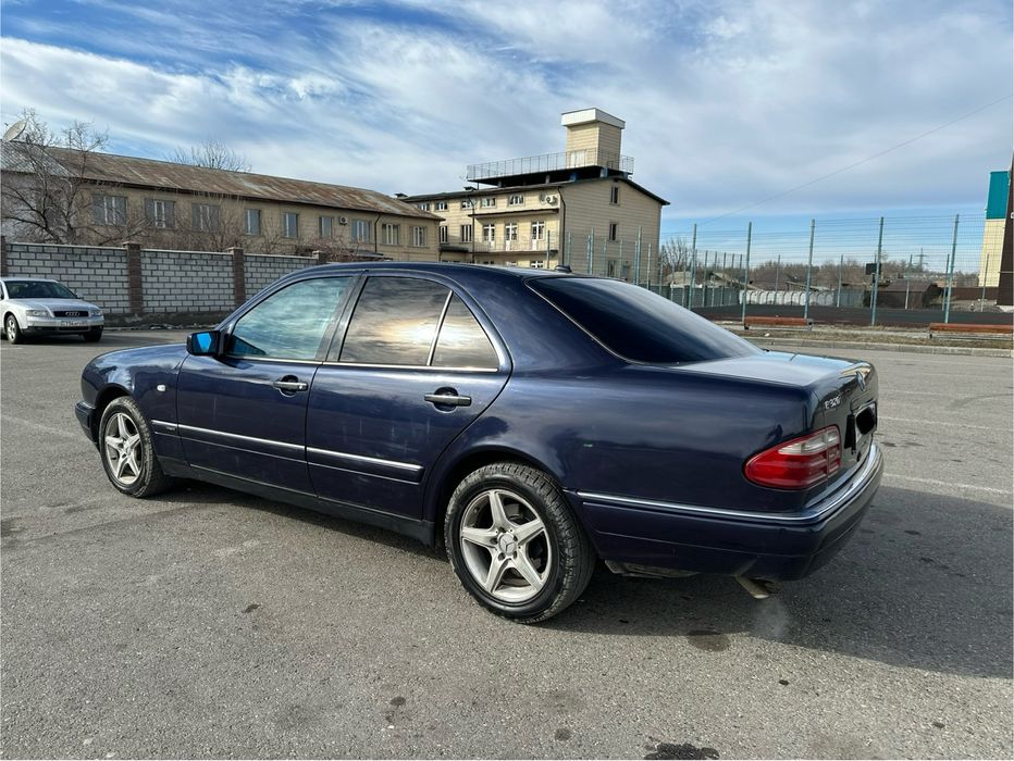 Mercedes w210 лупатый