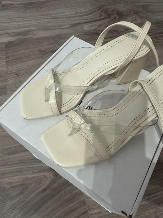 Страхотни сандали с ток Bershka