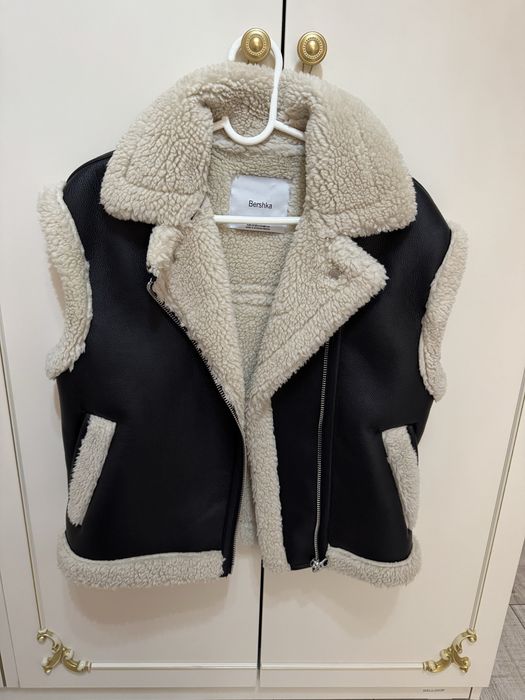 Кожен елек от bershka