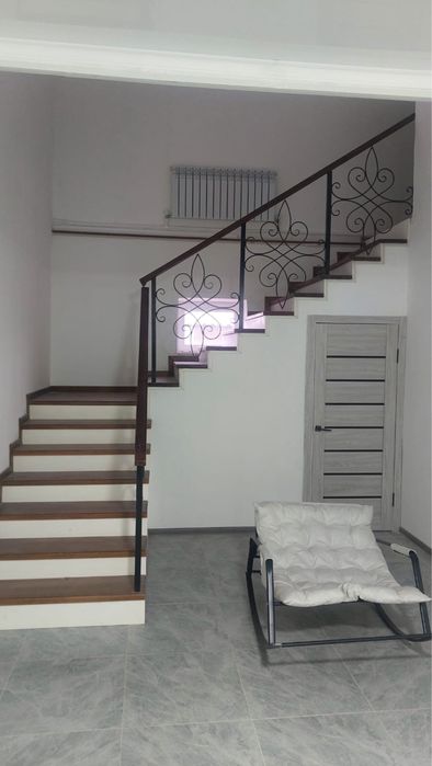 Продам 2-ух этажный дом в 18мкр