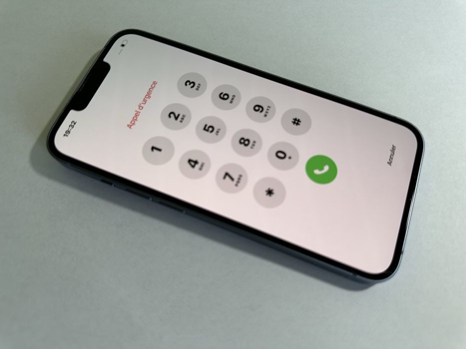 iPhone 14 Blue перфектен- заключен с iCloud - за части
