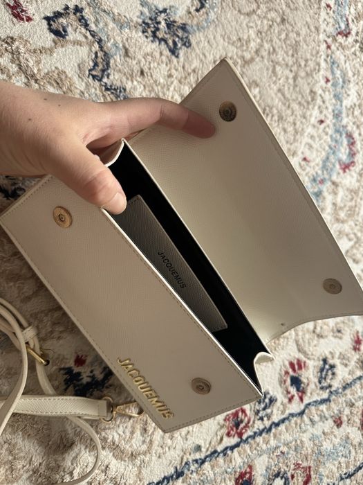 Сумка жакмюс белого цвета