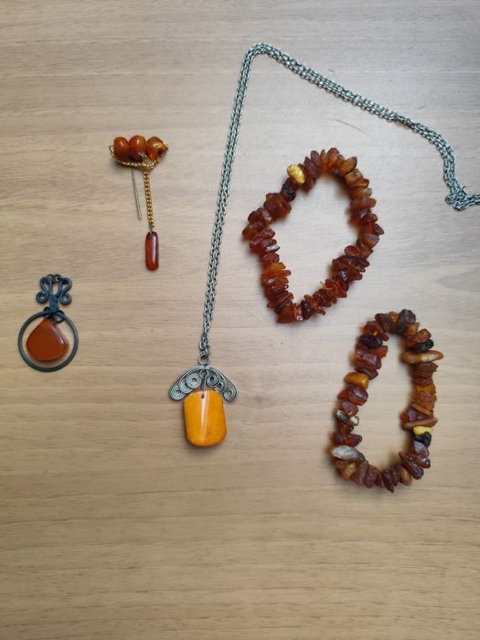 Бижута от естествен балтийски кехлибар
