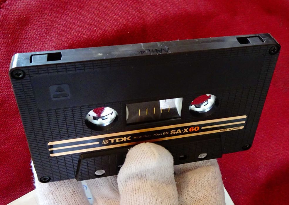 Аудиокасета TDК High Resolution с брейк музика.