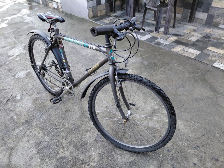 Vând bicicleta urgent de munte montanbike model  mai vechi preț neg