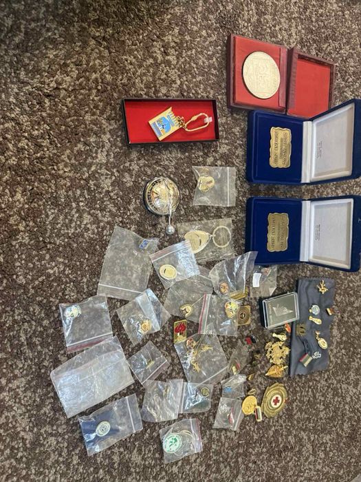 Колекция стари  значки+плакети+ключодържатели