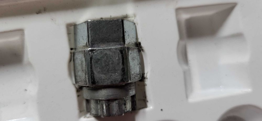 Секретни гайки Тойота