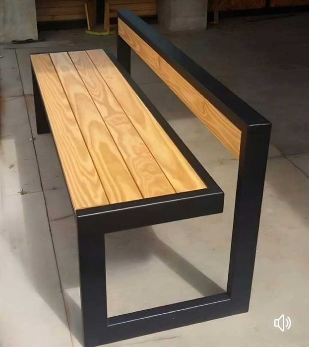 Градински мебели от метал и дърво