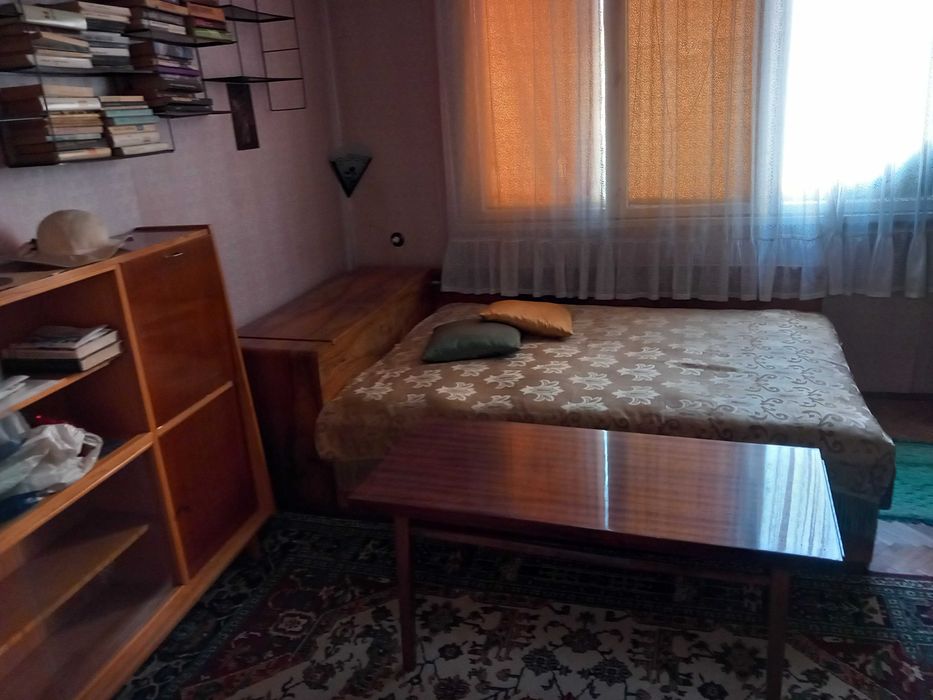 Продавам 4-стаен апартамент в град Добрич в центъра