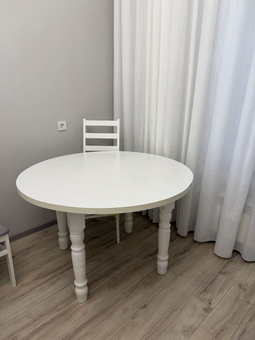 Кухонный стол со стульями продам