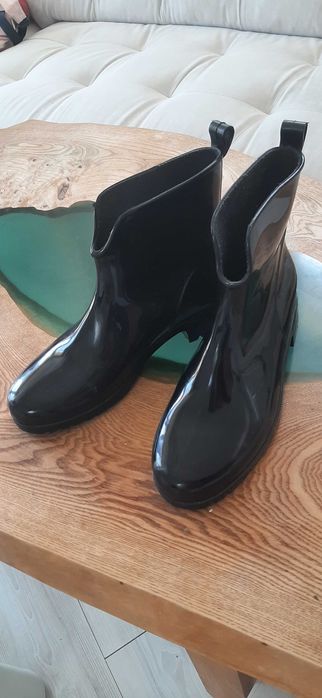 Лачени боти (италиански)