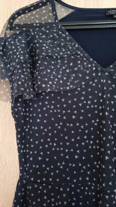 Красива рокля     
    р-р ХS