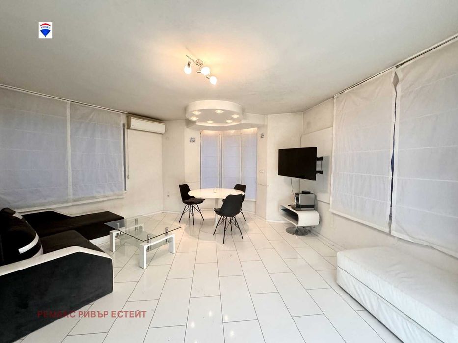 Дава се под наем Двустаен апартамент в Русе, Център - 66 кв.м за 408 € - Снимка #1