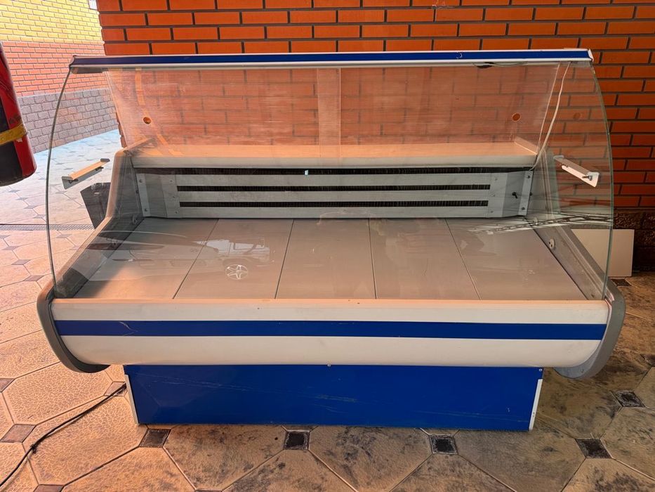 Холодильник витринный