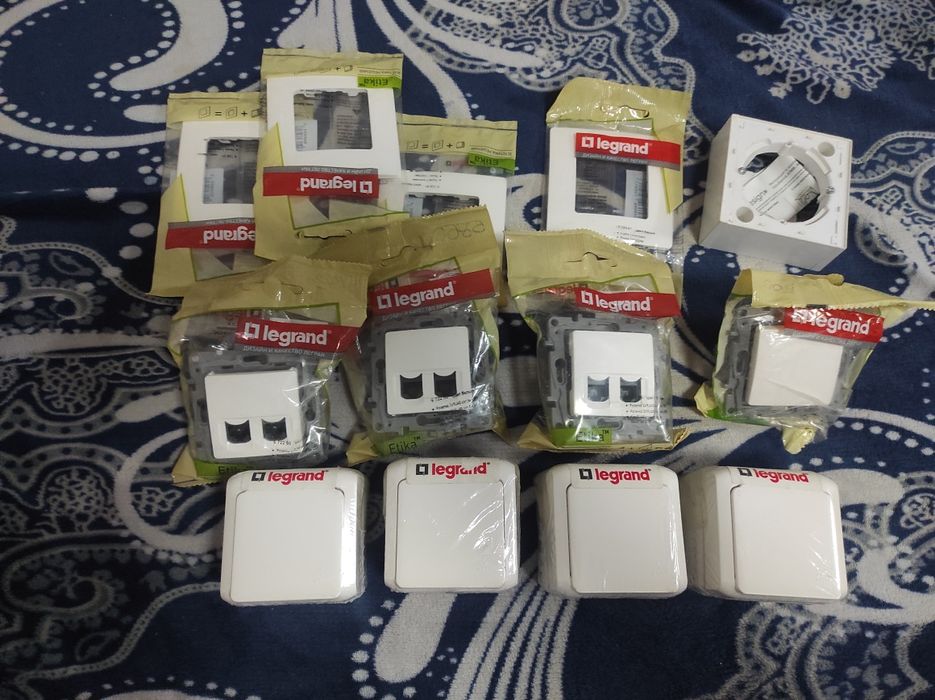 Розетки Legrand цвет белыи