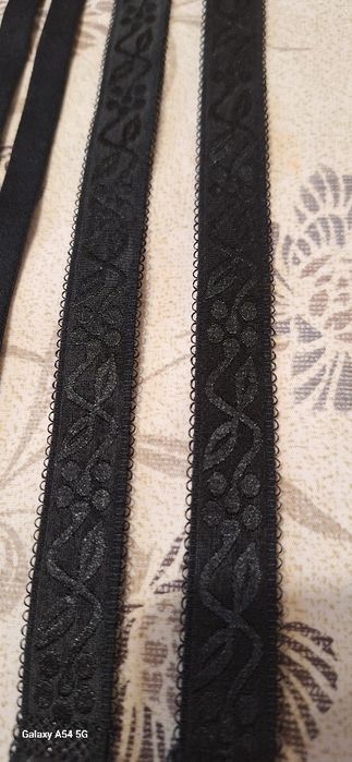 Брительки, лямки на бюстгалтер.