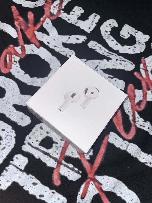 Cele mai cool căști AirPods 4 with Active Noise Cancellation