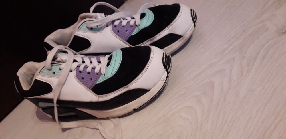 Маратонки - без забележки