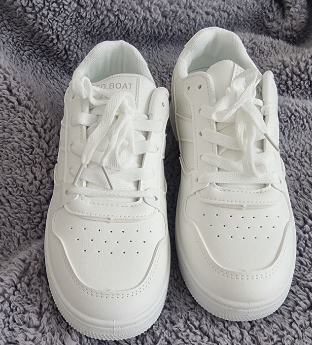 Продаю Новые кроссовки