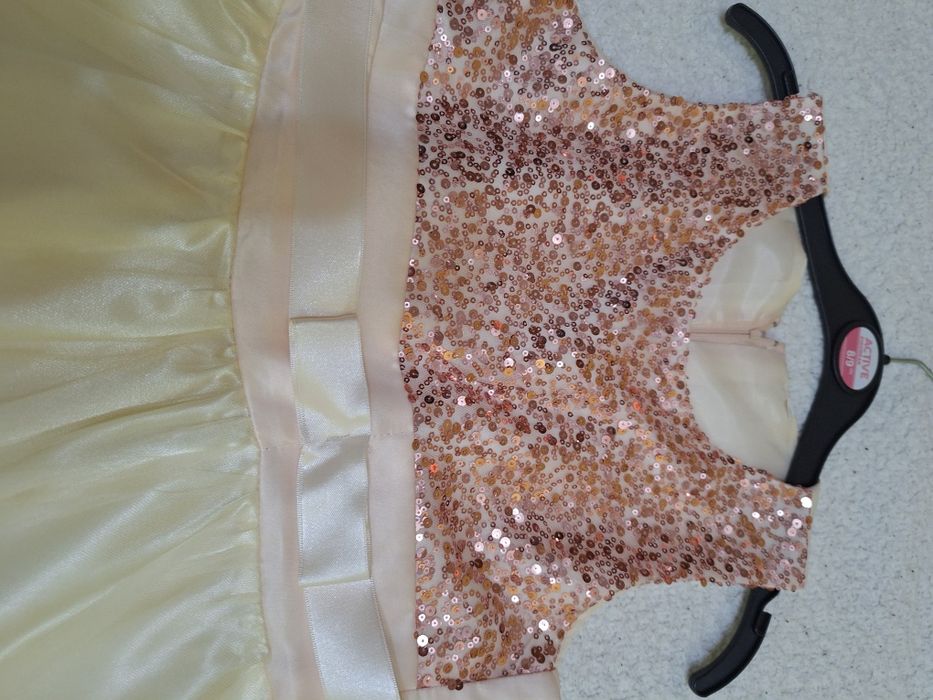 Детска рокля за малки дами-35лв.