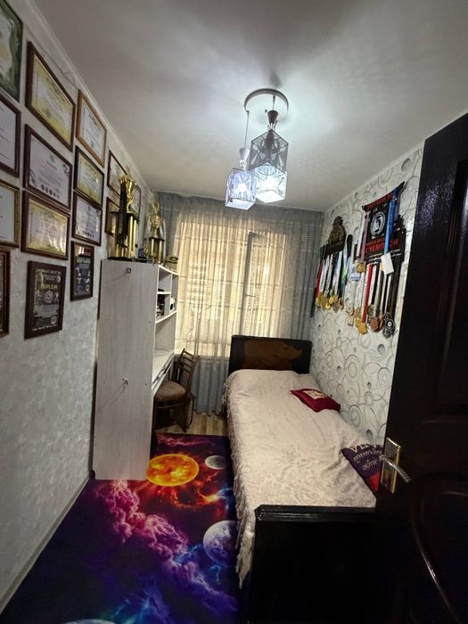 Продам чиланзар 25. Трёх комнатная.  Балкон 2*6