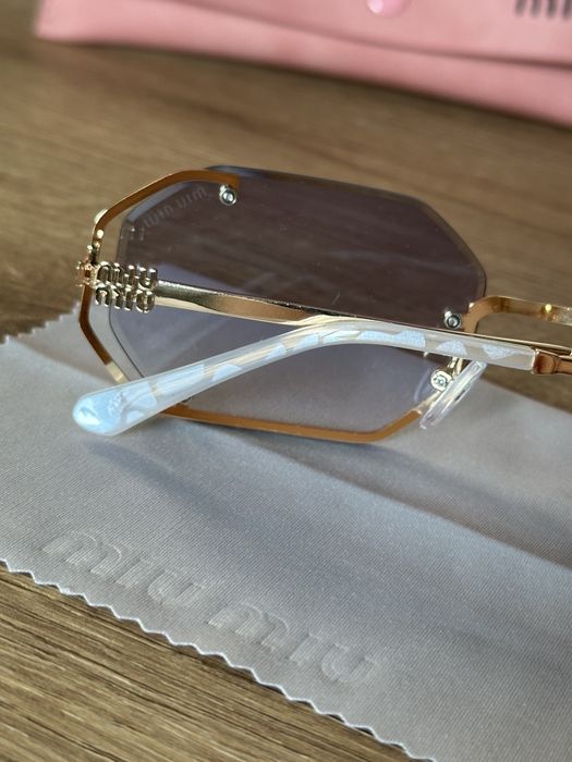 Ochelari de soare Miu Miu, Noi!