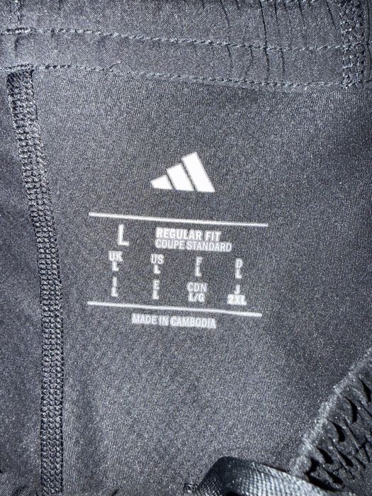 Спортни къси панталони Adidas L размер