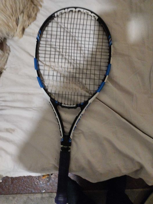 Ракета за тенис на корт