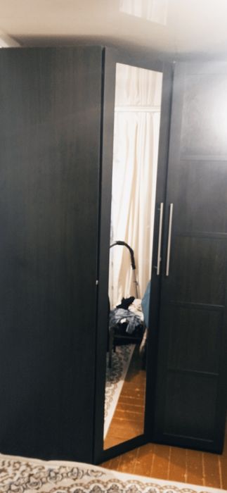 Шкаф угловой в хорошем состоянии