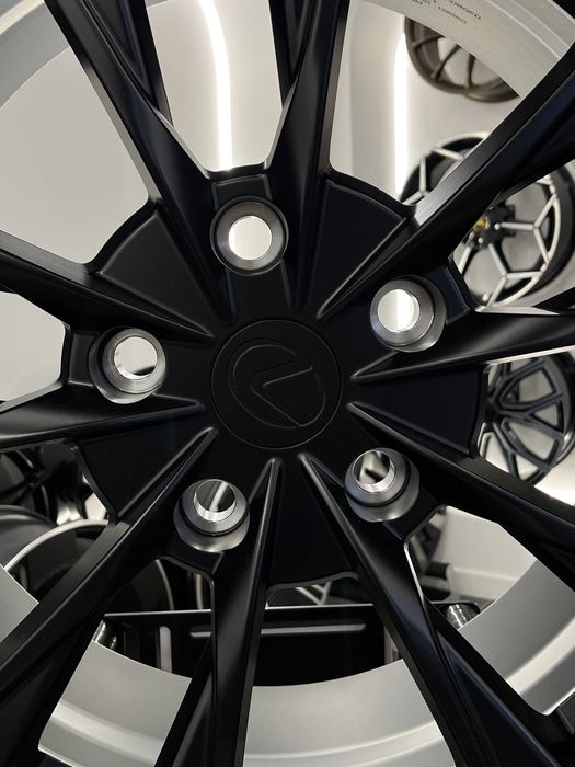 Кованые диски R20 на Lexus LX570