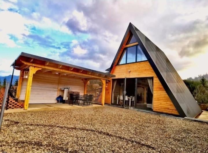 Vand cabane din lemn la cheie tip Aframe accept variante auto la schim